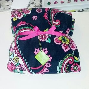 SOLD Vera Bradley NWT Throw in Petal Paisley