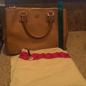 Tory Burch Bag. Description: Robinson Double