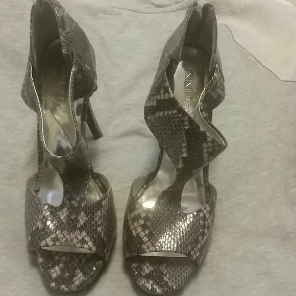 High heels - Picture 1 of 2