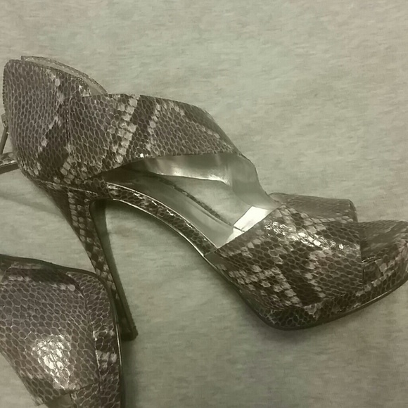 High heels - Picture 2 of 2