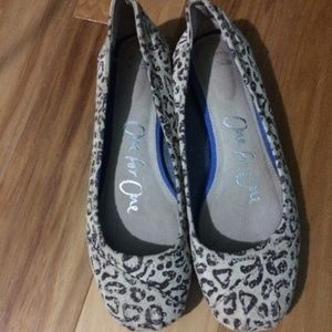 TOMS cheetah flats