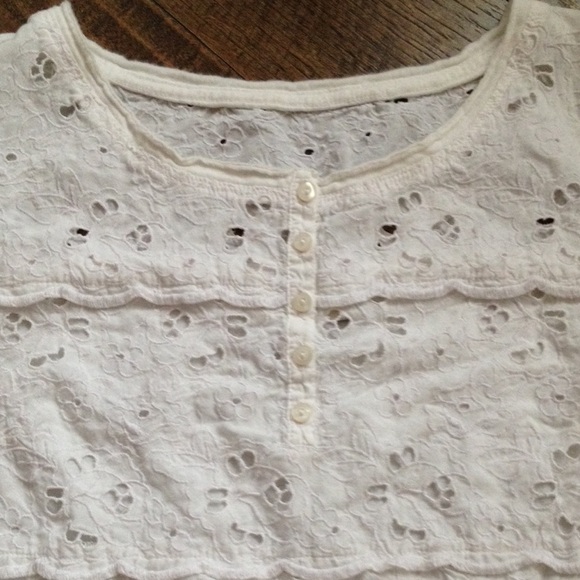 Abercrombie White Lace Eyelet top - Picture 2 of 4