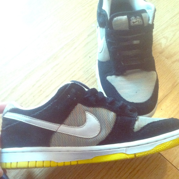 Black Nikes 6.0 woman's sneaker with yellow sole