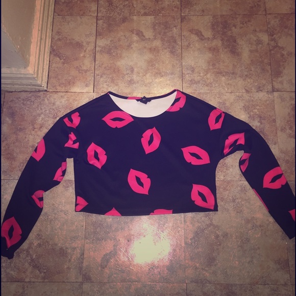 💋 Black & Red Crop Top💋