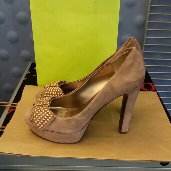 Nine West pumps with bows