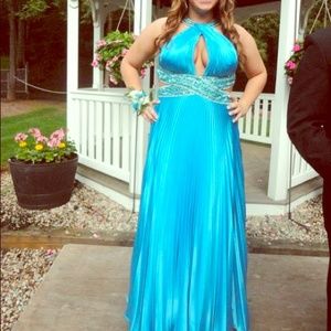 Selling my prom dress from 2013, only worn once !