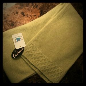 100% Cashmere Scarf in a pastel green.
