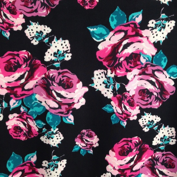 🔴Sold🔴Black floral bodycon pencil skirt - Picture 2 of 2