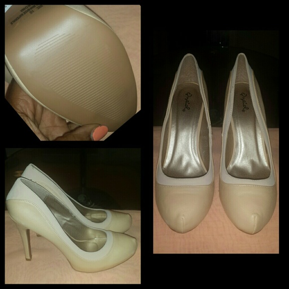Classy beige/nude platform pumps