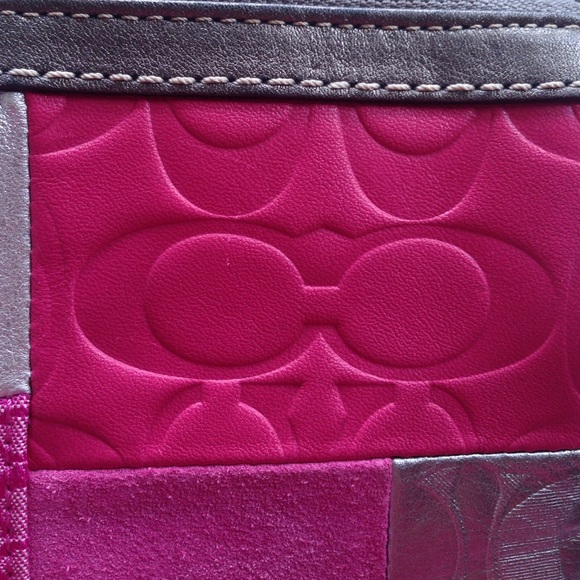 🚫SOLD🚫Authentic Coach swingpack purse - Picture 3 of 4