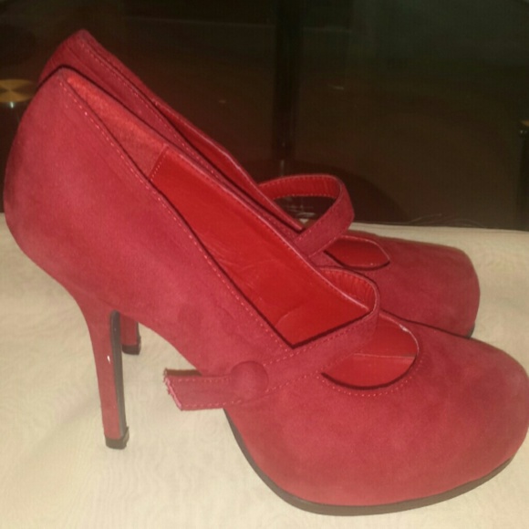 Red maryjane platform pumps - Picture 3 of 3