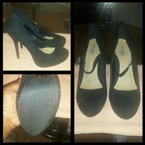 Black maryjane stiletto pumps