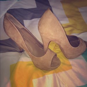 Jessica Simpson heels!