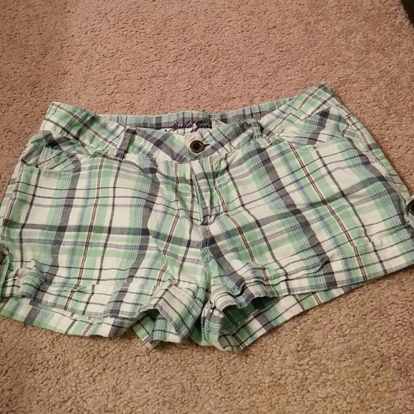 SOLD IN BUNDLE*2/$10 or 3/$12 - Plaid Mudd shorts