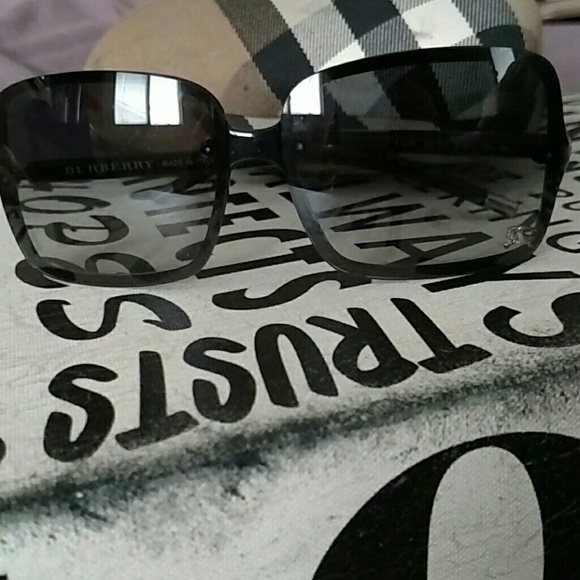 Burberry Accessories - BURBERRY black sunglasses