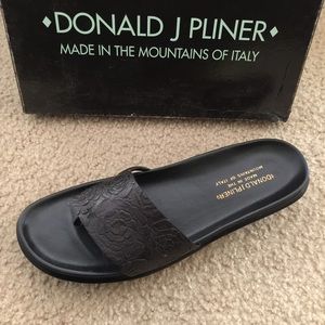 Donald Pliner -Wild Roses sandals sz 9.5