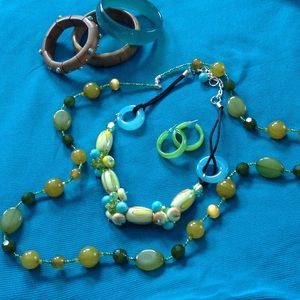 Assorted jewelry
