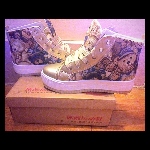 Teddy Sneakers