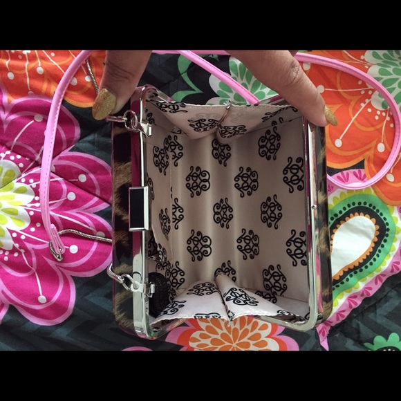 ✨✨*🆕Add* Jessica Simpson Clutch✨✨ - Picture 2 of 2