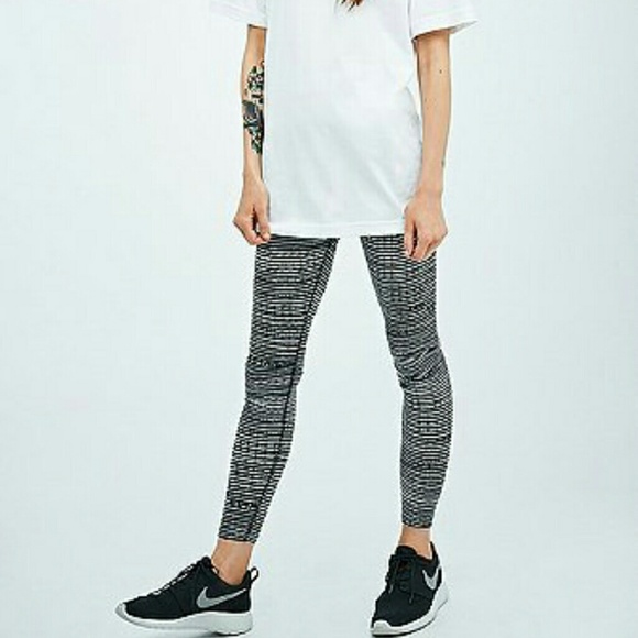 Nike Pants - Nike leggings!!