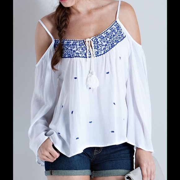2 a T Boutique Tops - ❌SOLD OUT ❌! Boho Open Shoulder Tunic