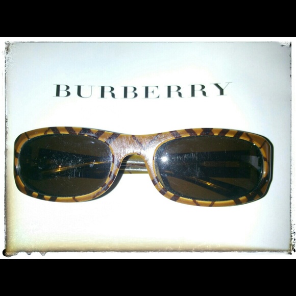 Used Burberry sunglasses 🚨msg for availability🚨