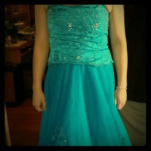 Turquoise strapless formal dress