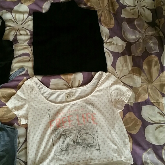 Bundle! 5 Crop tops SOLD - Picture 3 of 4