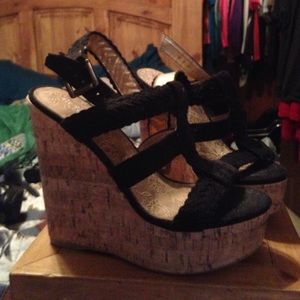 Black wedges