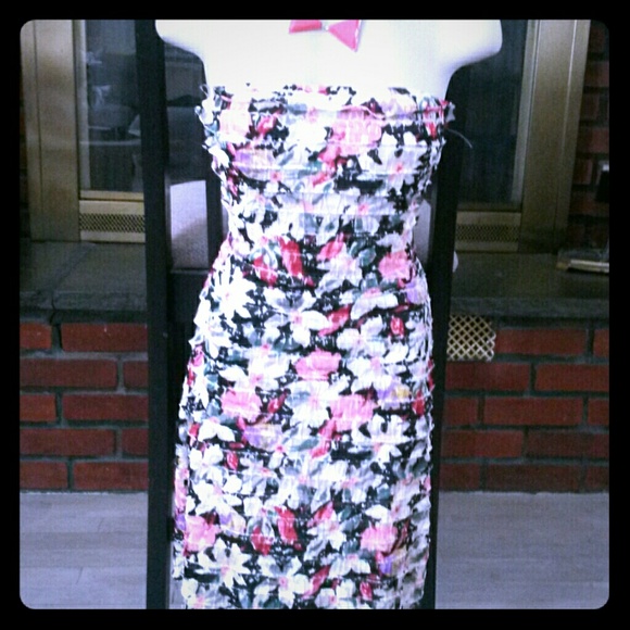 STRAPLESS DRESS