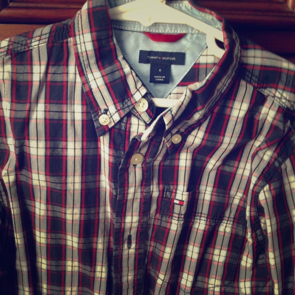 TOMMY HILFIGER BOYS SHIRT. size 6
