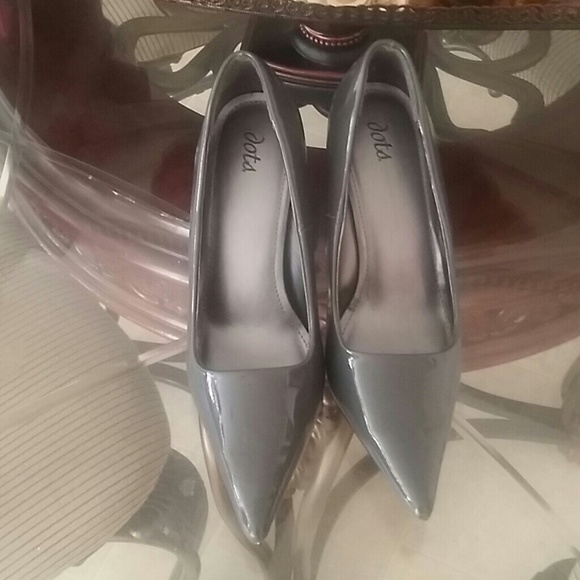 Gray pumps