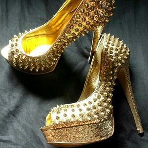 MINT CONDITION AWWSOME STEVE MADDEN HEELS