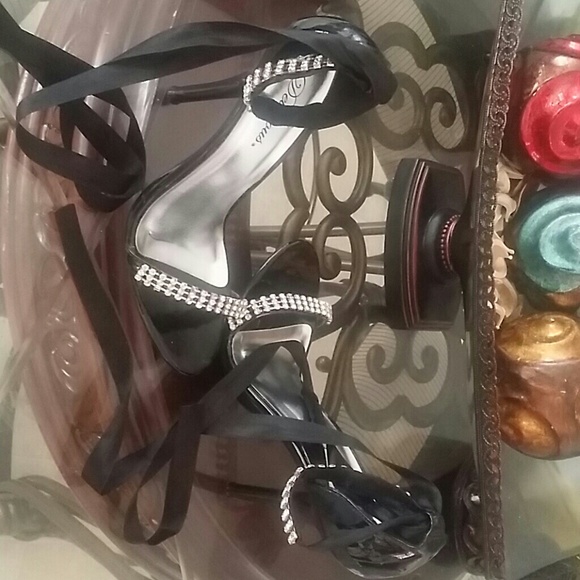 Heals. - Picture 2 of 4