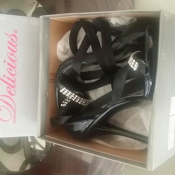 Heals. - Picture 4 of 4