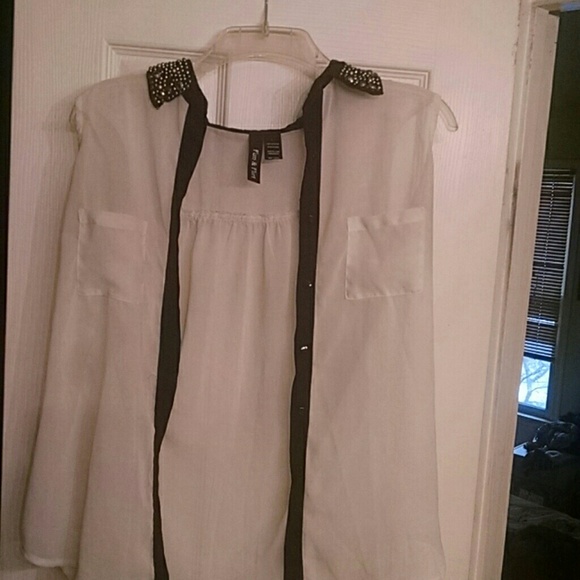 Casual top for a fun date