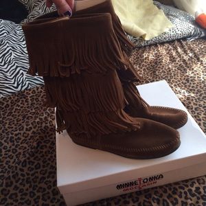 Minnetonka brown suede fringe boots