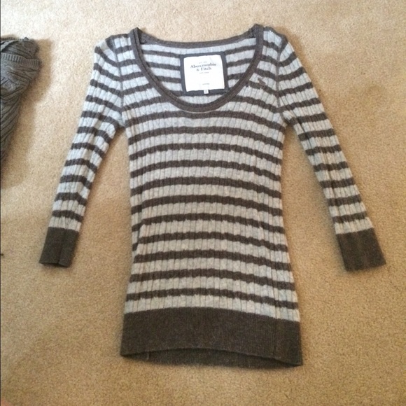Bundle Abercrombie and Fitch knot tops - Picture 1 of 2