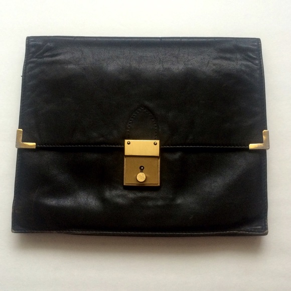 Gucci Handbags - 🎉Sale🎉Vintage Leather Gucci Clutch
