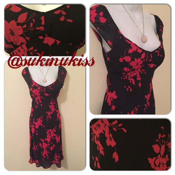 Dresses & Skirts - NWOT💃Elegant Black Floral Chiffon Dress💃