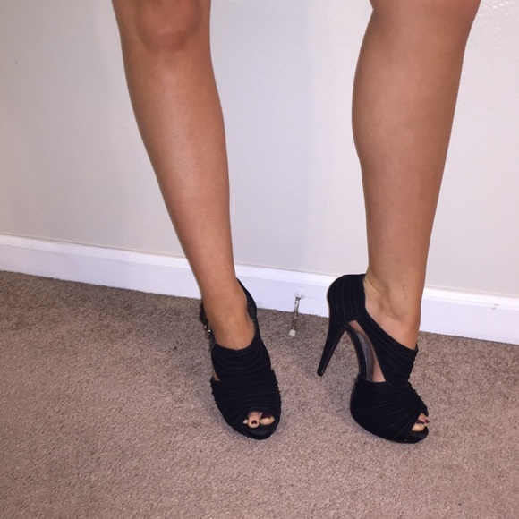 Price REDUCED Velvet Strappy Heels