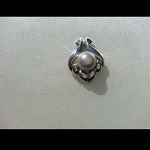 Pearl pendant