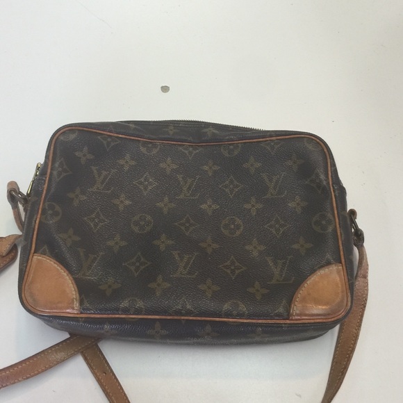 Authentic Vintage Louis Vuitton Cross Body Bag - Picture 2 of 4
