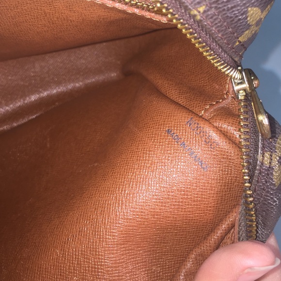 Authentic Vintage Louis Vuitton Cross Body Bag - Picture 3 of 4