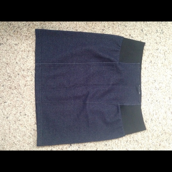 💥Last Chance💥Blue Denim skirt w elastic waist