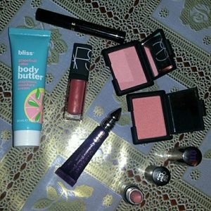 Makeup- deluxe samples bundle