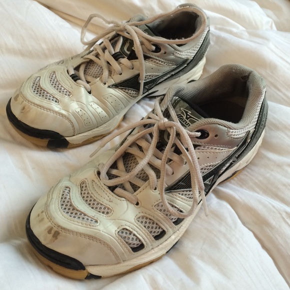 white Mizuno volleyball shoes