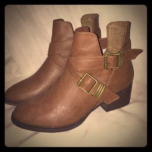 ️NWOT brown booties