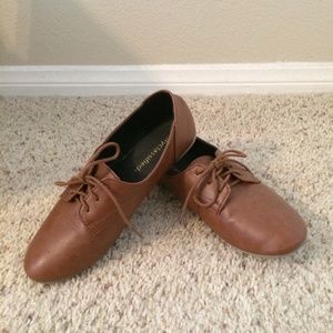 Brown Oxford shoes