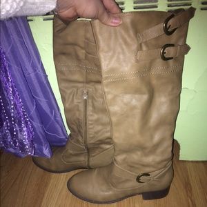 Camel boots